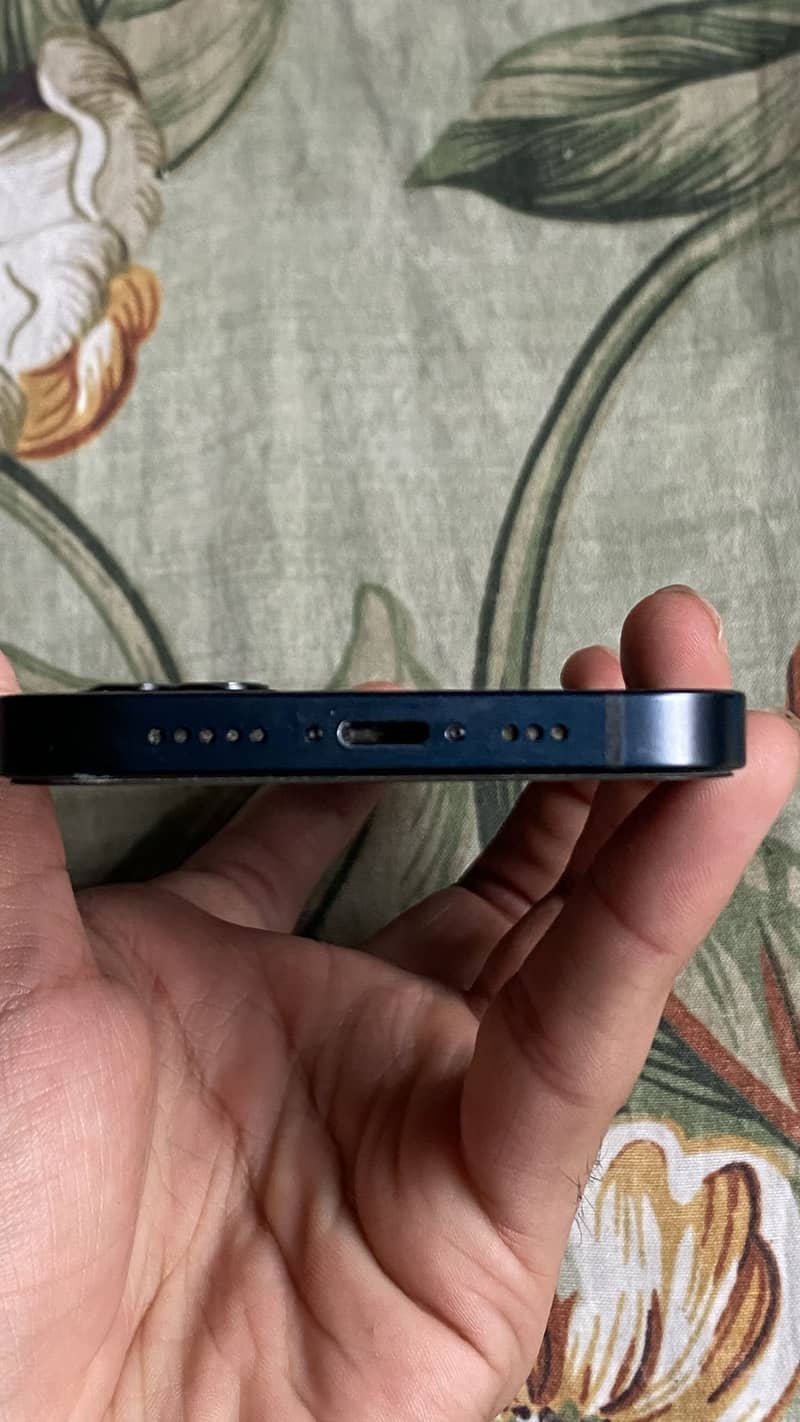 Apple iPhone 13 2