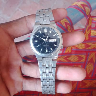 ya watch arjant sell Karni hai majbori h is ka sal ni ha bakya all ok