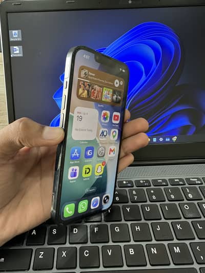 Apple iPhone 13