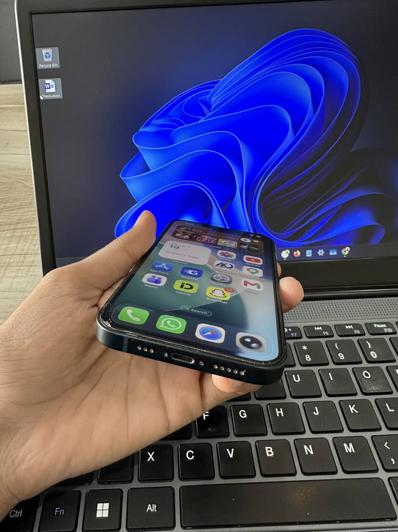 Apple iPhone 13 3