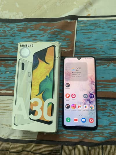 Samsung Galaxy A30 64 GB (9/10) Dual PTA Approved With Box