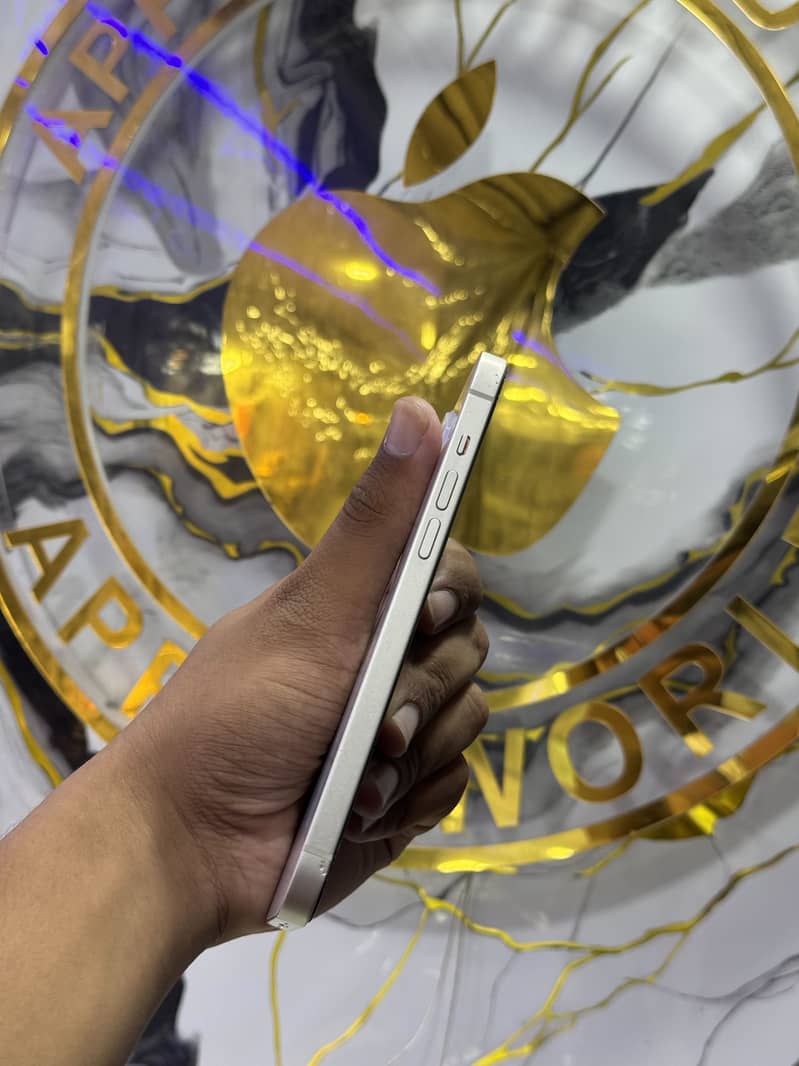 Apple iPhone 14 plus 3