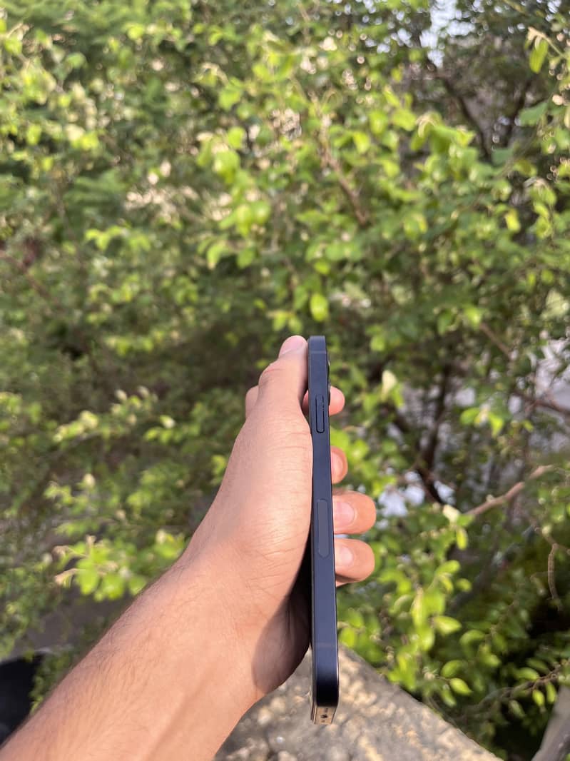 Apple iPhone 12 5