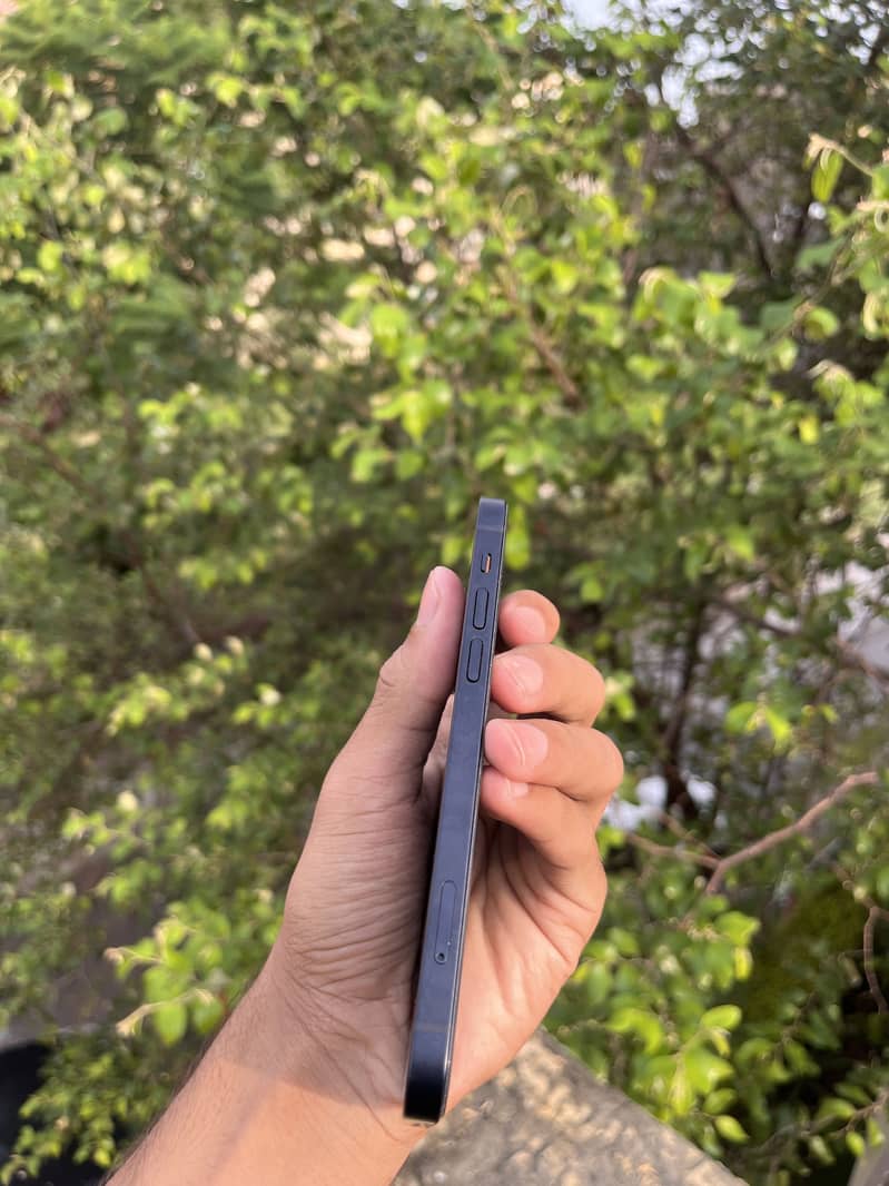 Apple iPhone 12 3