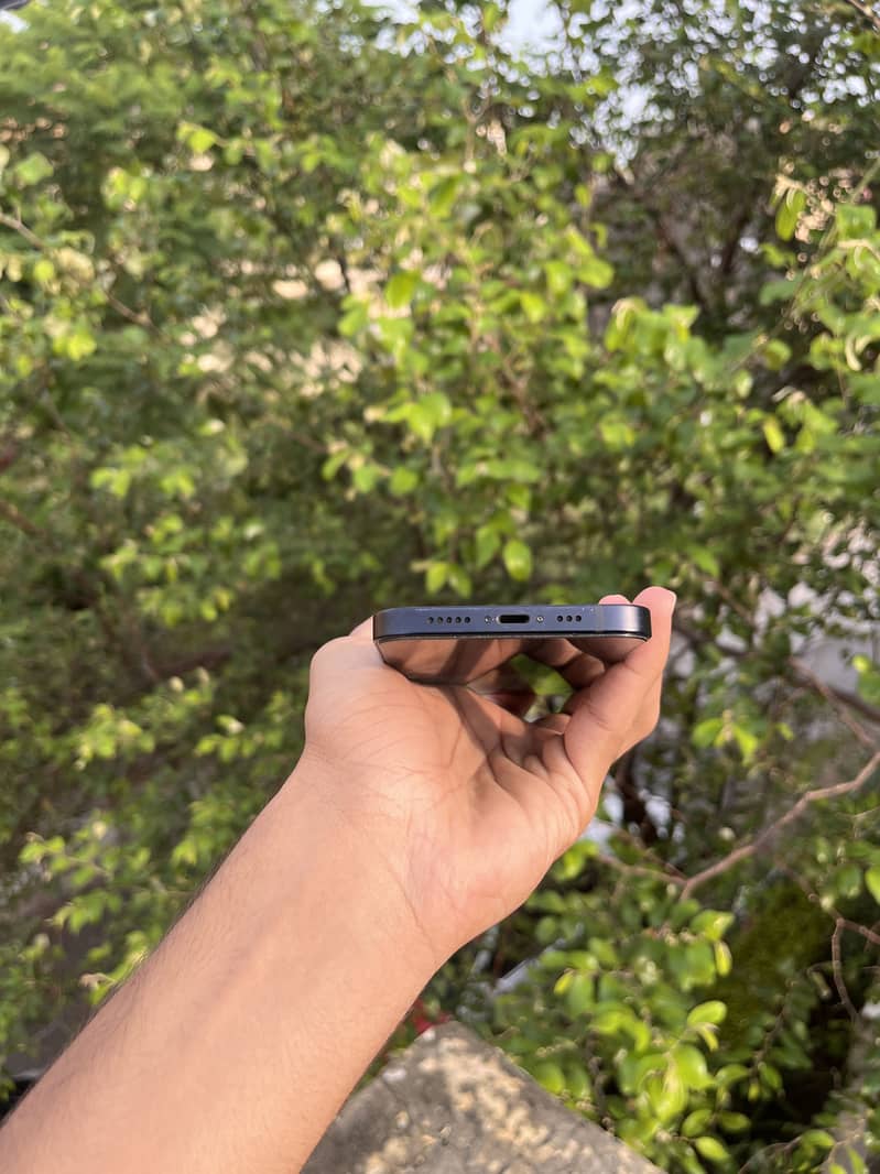 Apple iPhone 12 4