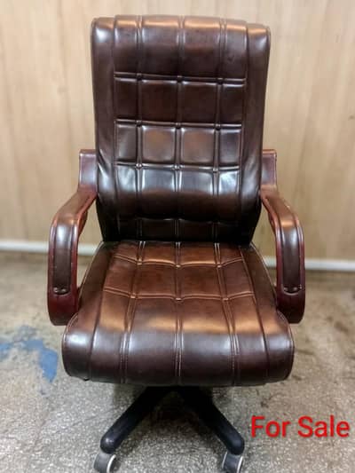 Executive Boss Chair in Brown Color