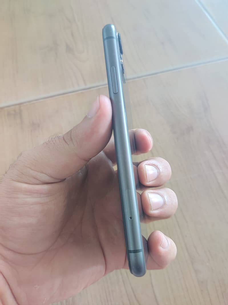 Apple iPhone 11 3