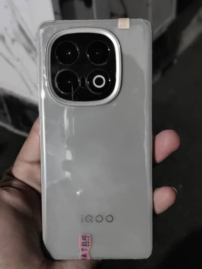 Vivo iQOO 13