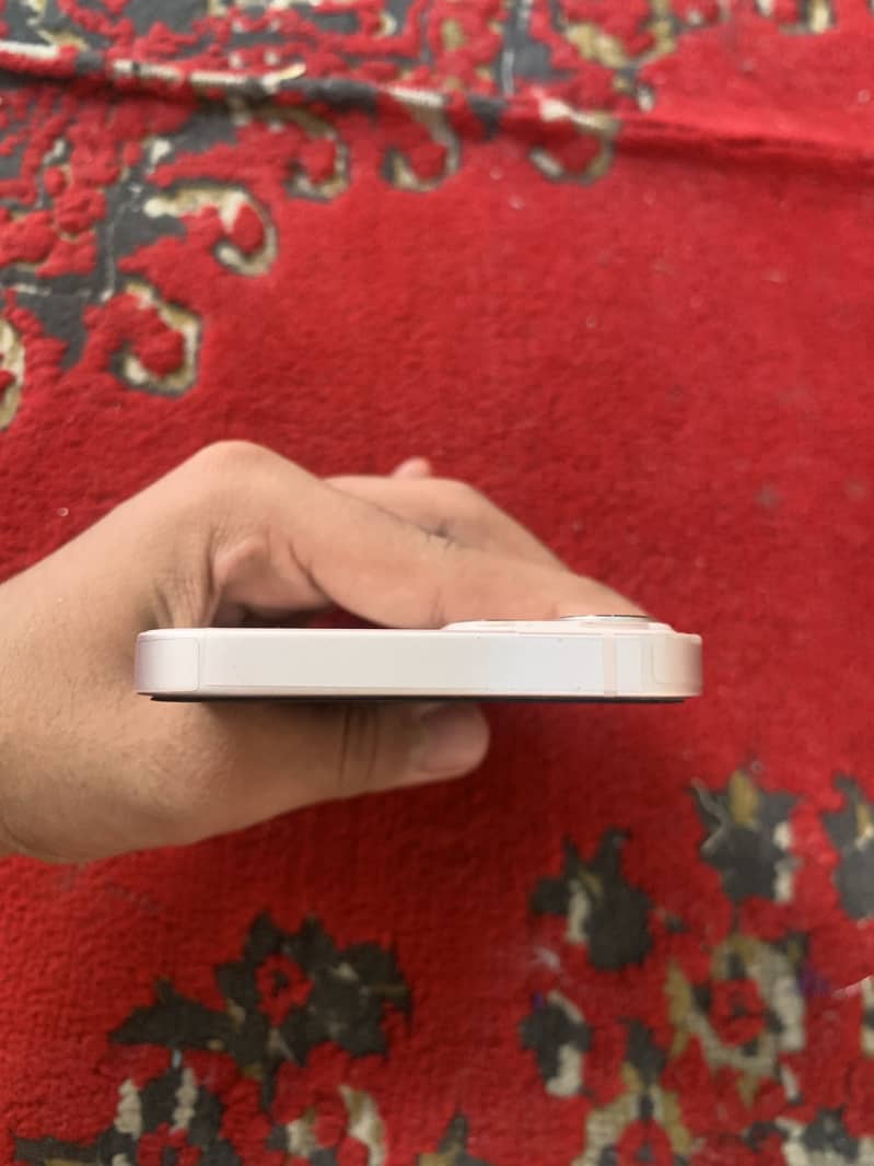 Apple iPhone 13 4