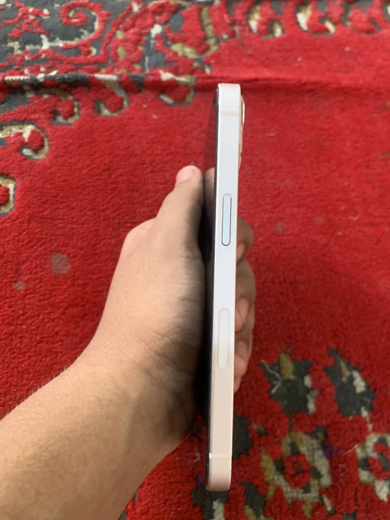 Apple iPhone 13 5