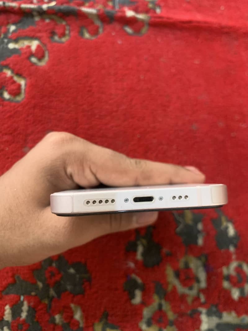Apple iPhone 13 6