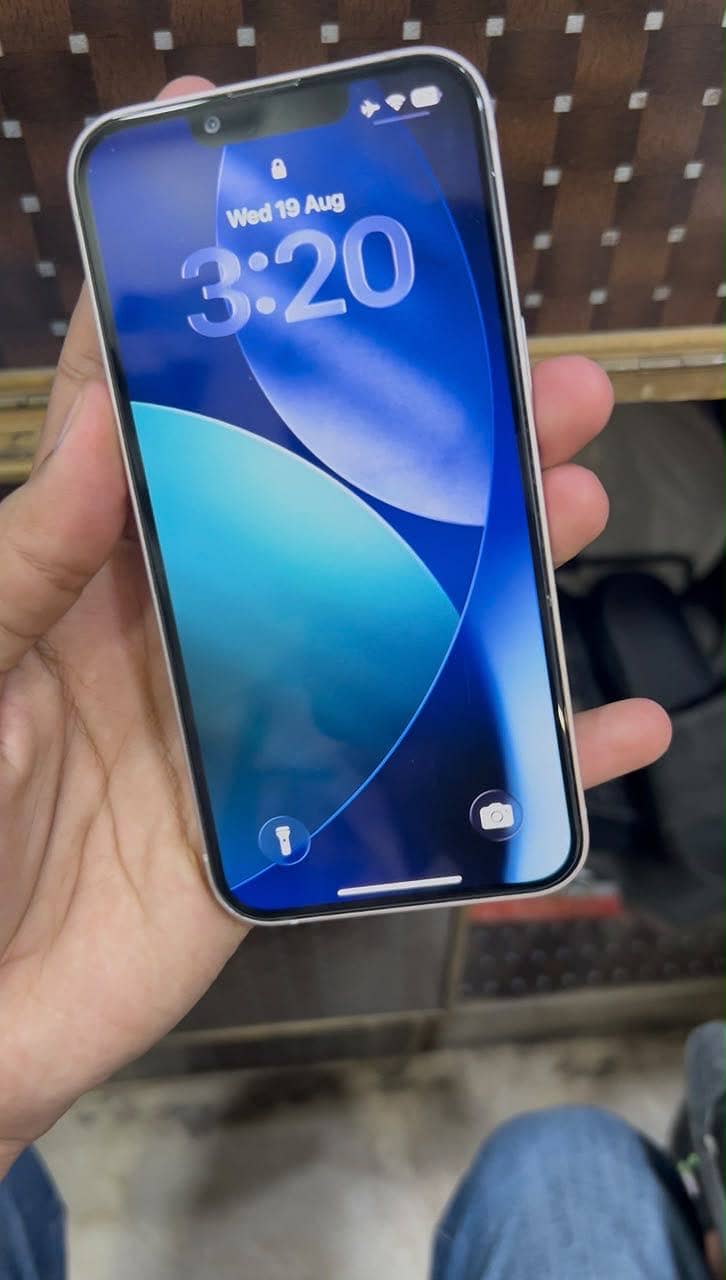 Apple iPhone 13 1