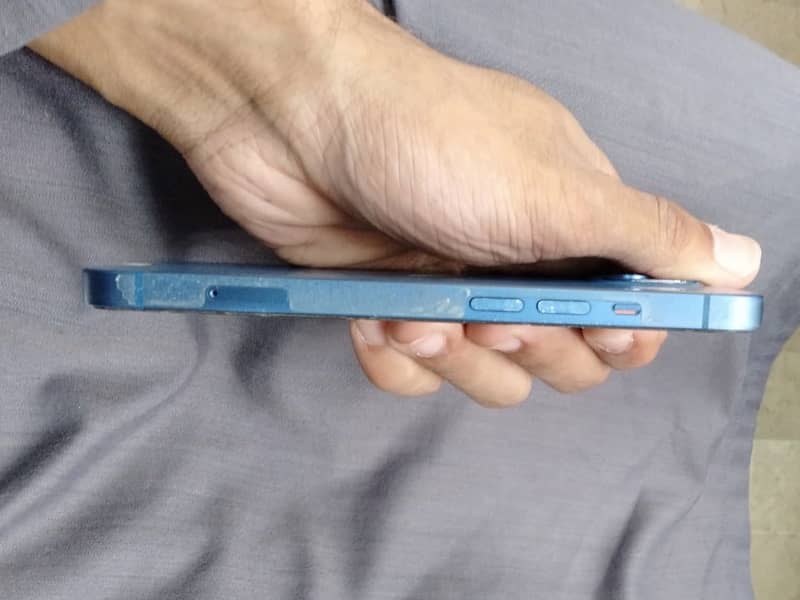 iPhone 13 3