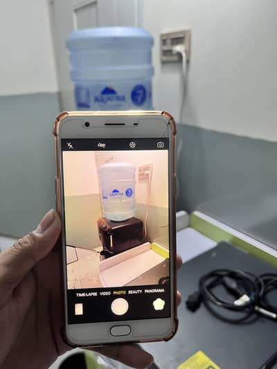 OPPO F1s