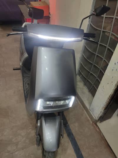 Evee C. 1 pro scooty