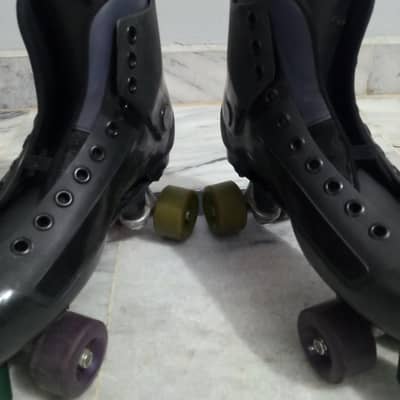 Shoes with tires