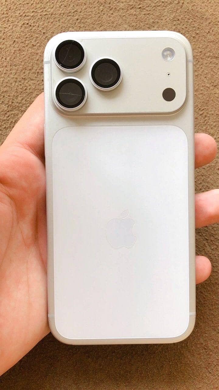 Apple iPhone 17 Pro Max 1