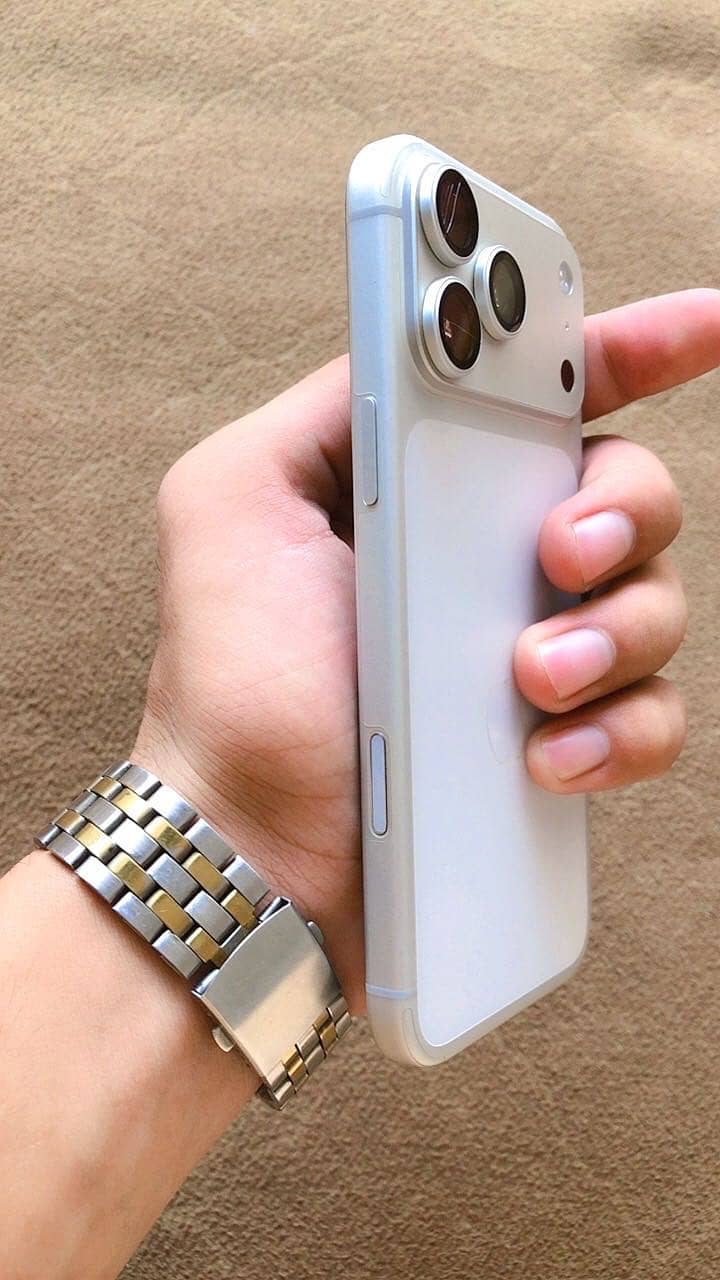 Apple iPhone 17 Pro Max 2