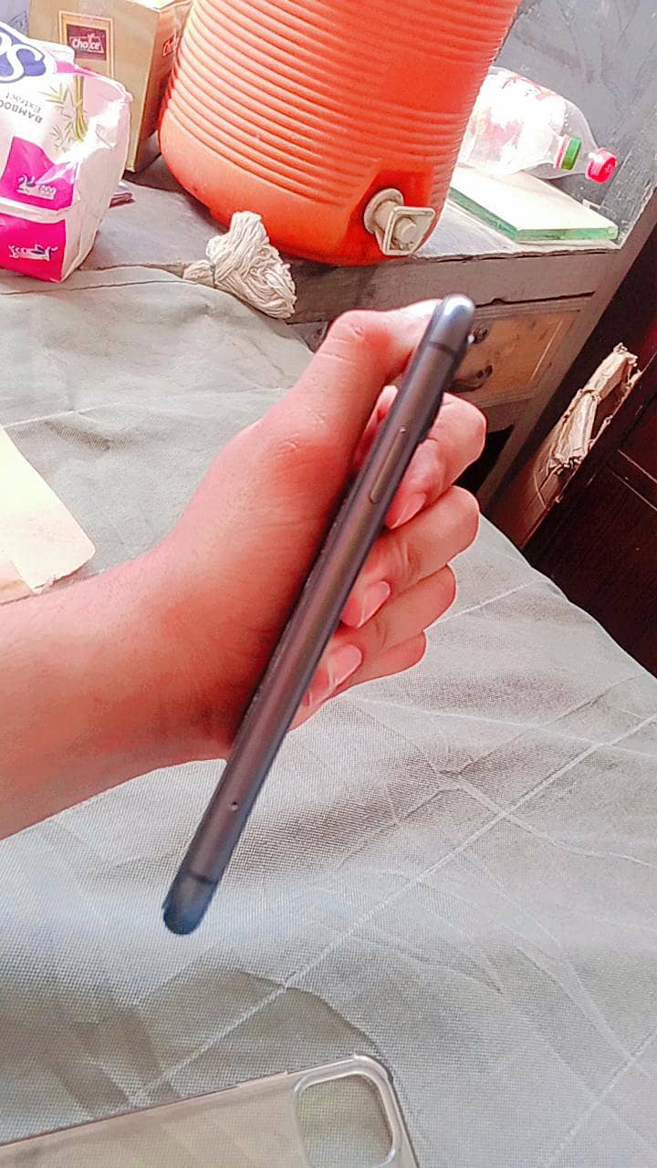 Apple iPhone 11 3