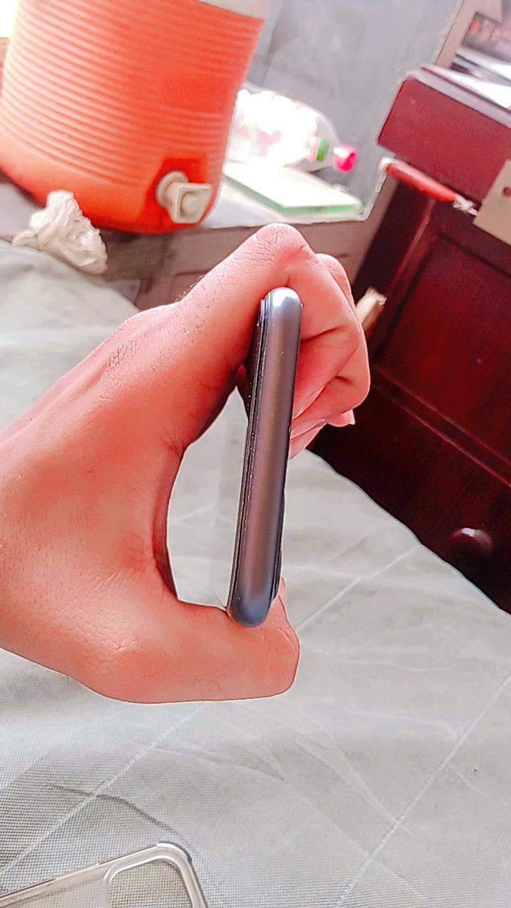 Apple iPhone 11 4