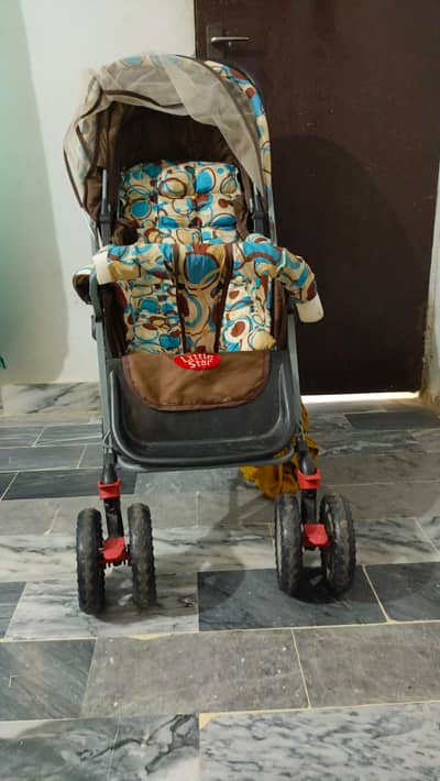 baby stroller like new, bht Kam use hova ha