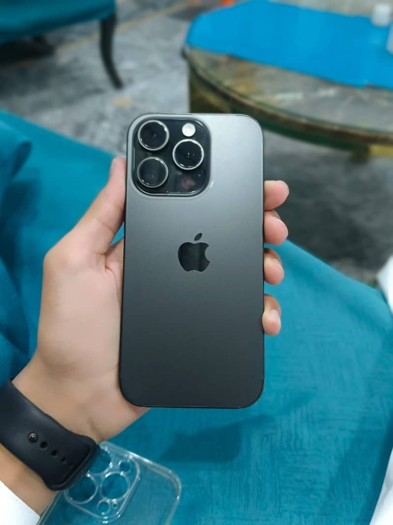 Apple iPhone 16 Pro 0