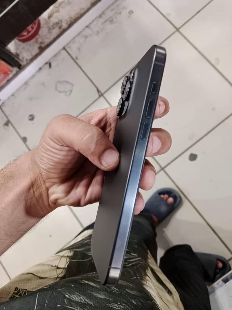 Apple iPhone 15 Pro Max 1