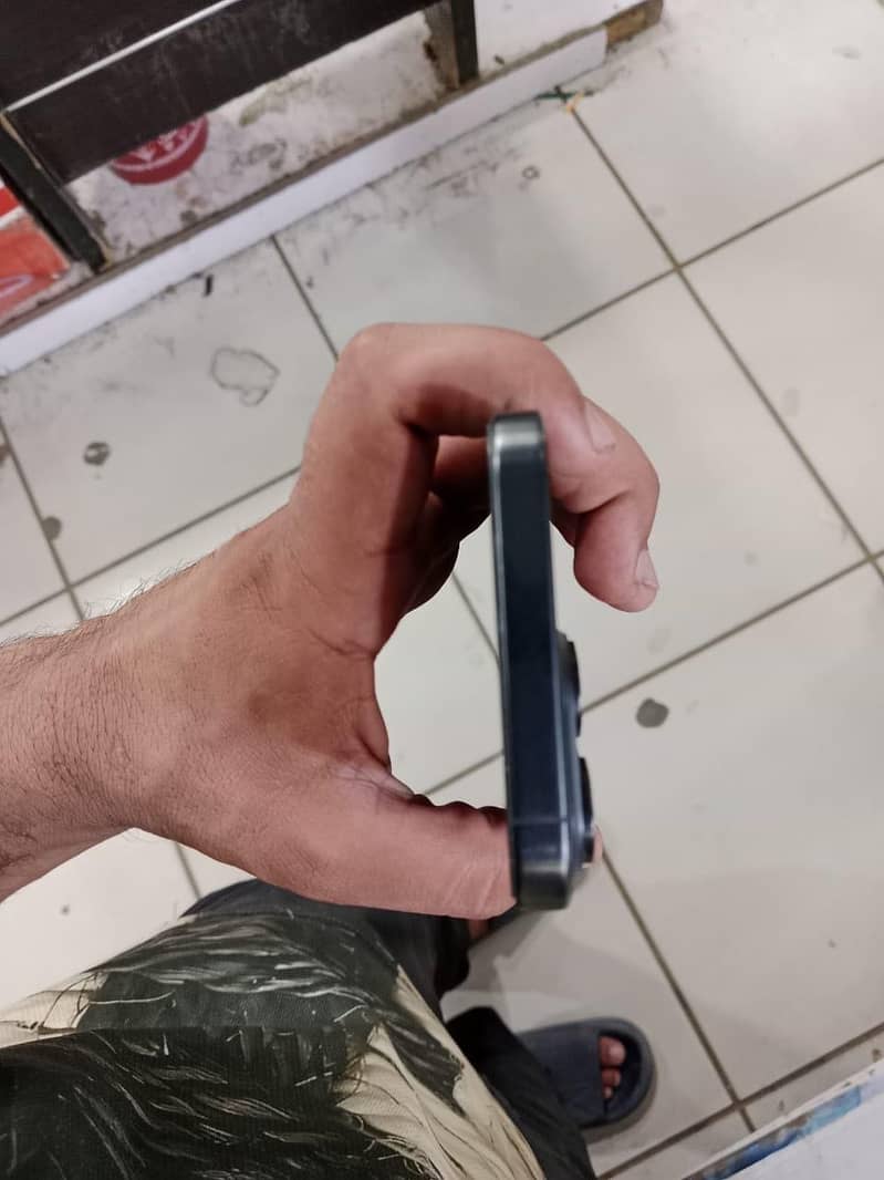 Apple iPhone 15 Pro Max 5