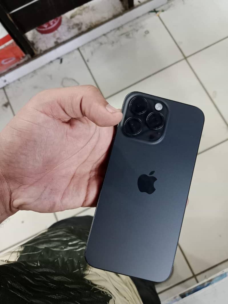 Apple iPhone 15 Pro Max 6
