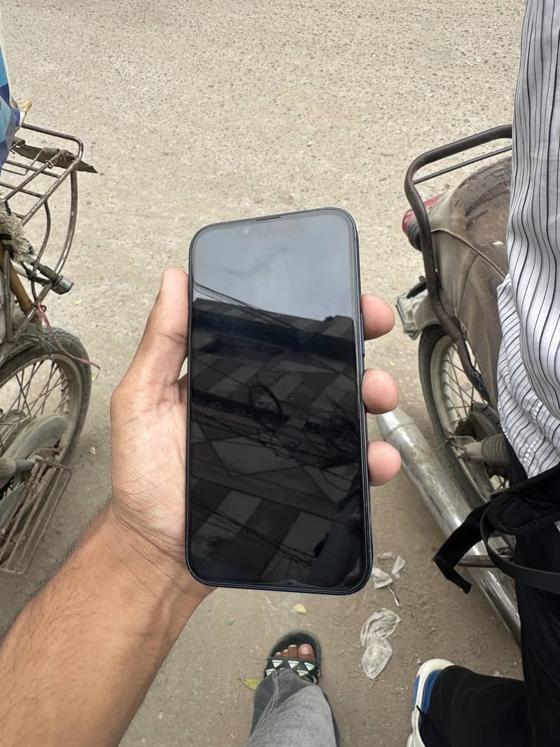 Apple iPhone 14 3