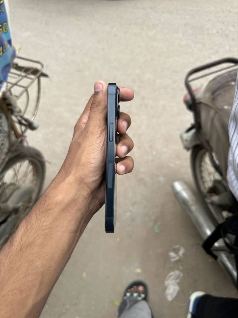 Apple iPhone 14 4