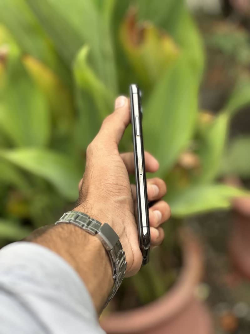 Apple iPhone 11 Pro 2