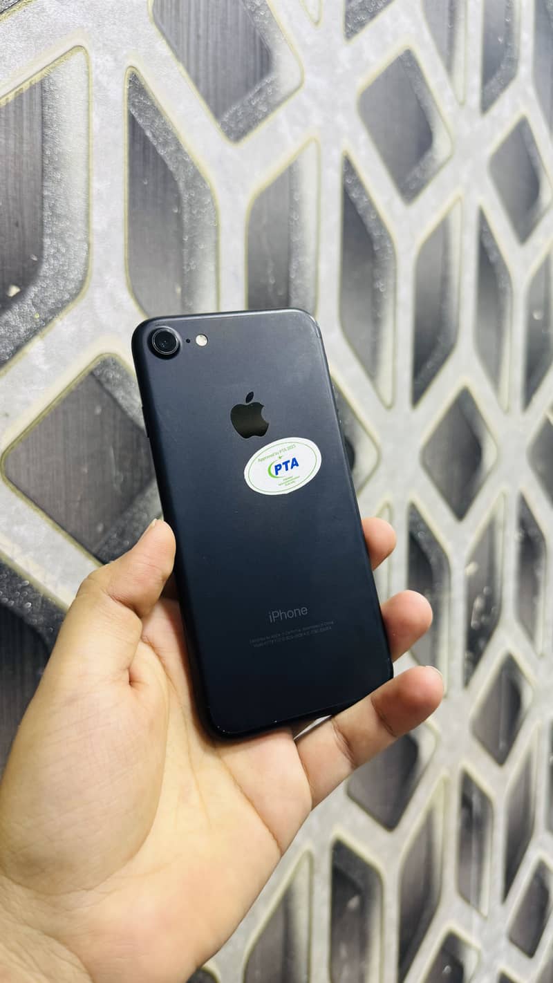 Apple iPhone 7 1