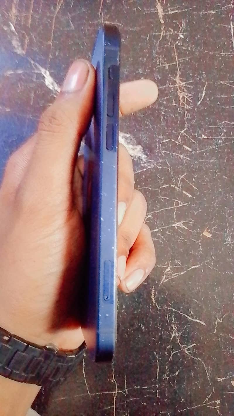 Apple iPhone 12 3