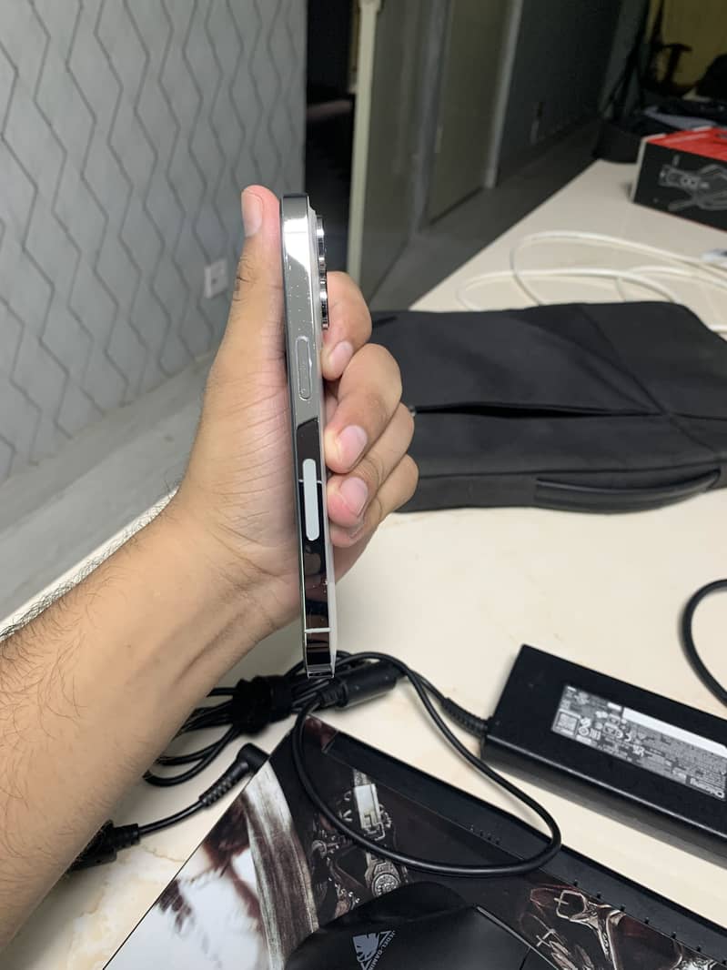 Apple iPhone 14 Pro 2