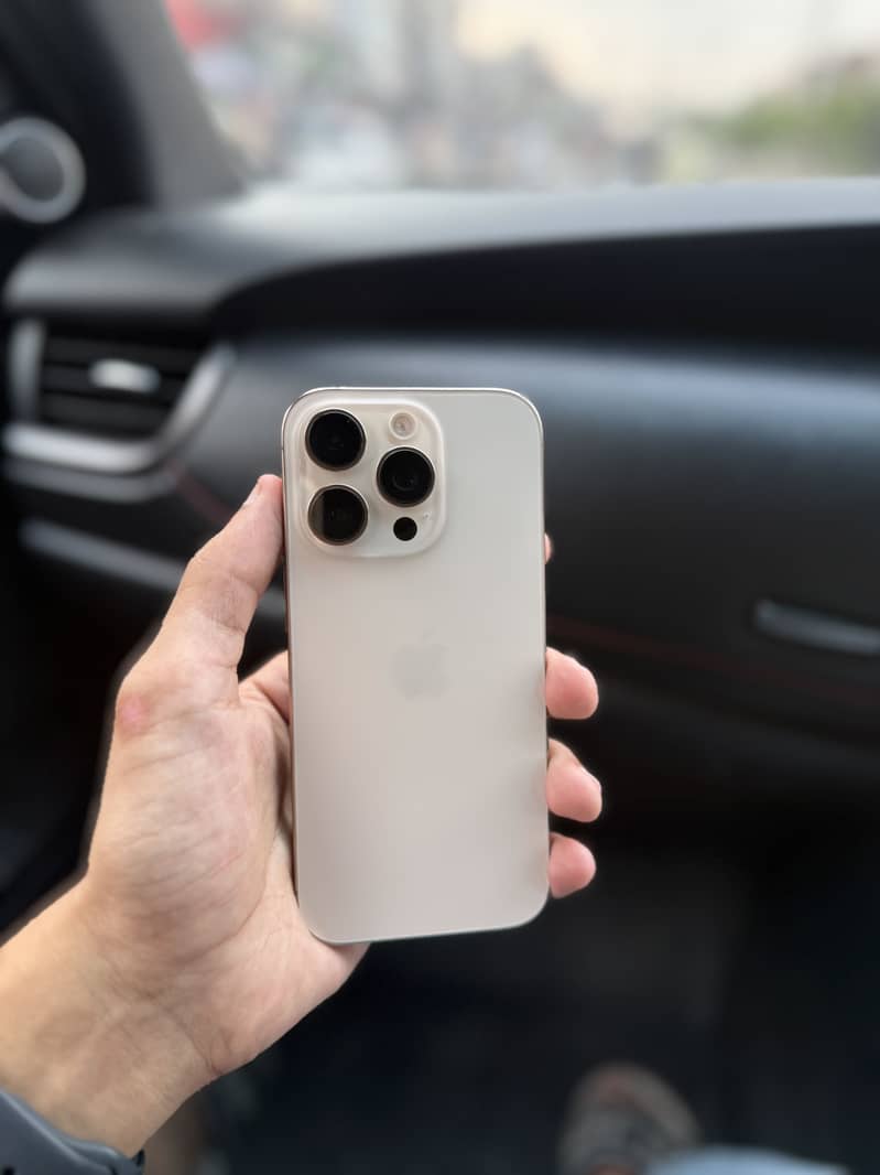 Apple iPhone 16 Pro 0