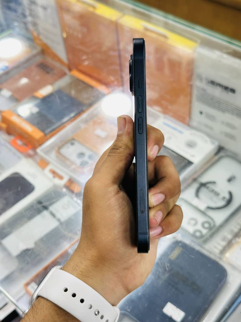 Apple iPhone 13 3