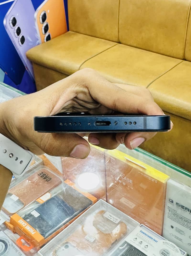 Apple iPhone 13 6