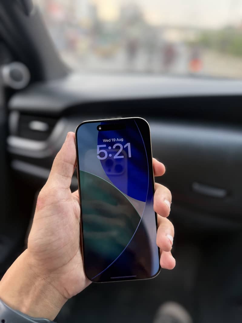 Apple iPhone 16 Pro 4