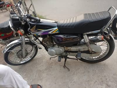 honda cg 125 total geniun. bio on Spot.