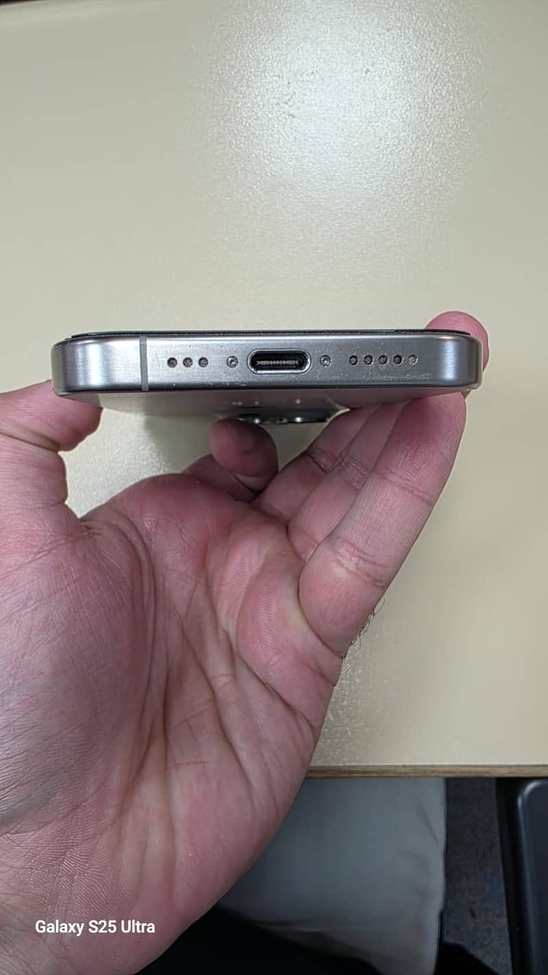 Apple iPhone 15 Pro 3