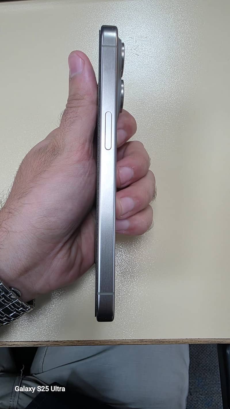 Apple iPhone 15 Pro 4