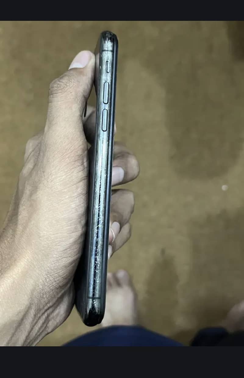 Apple iPhone X 4