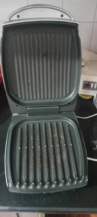grilled sandwich, pennies and burger maker