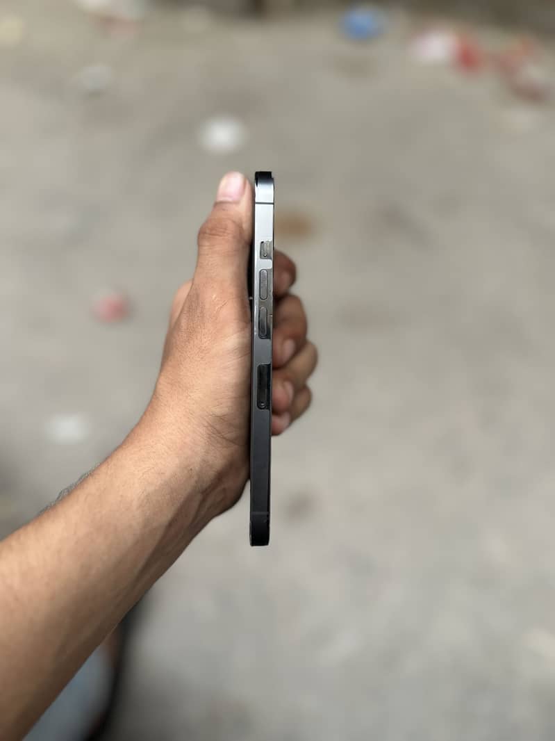Apple iPhone 13 Pro 2