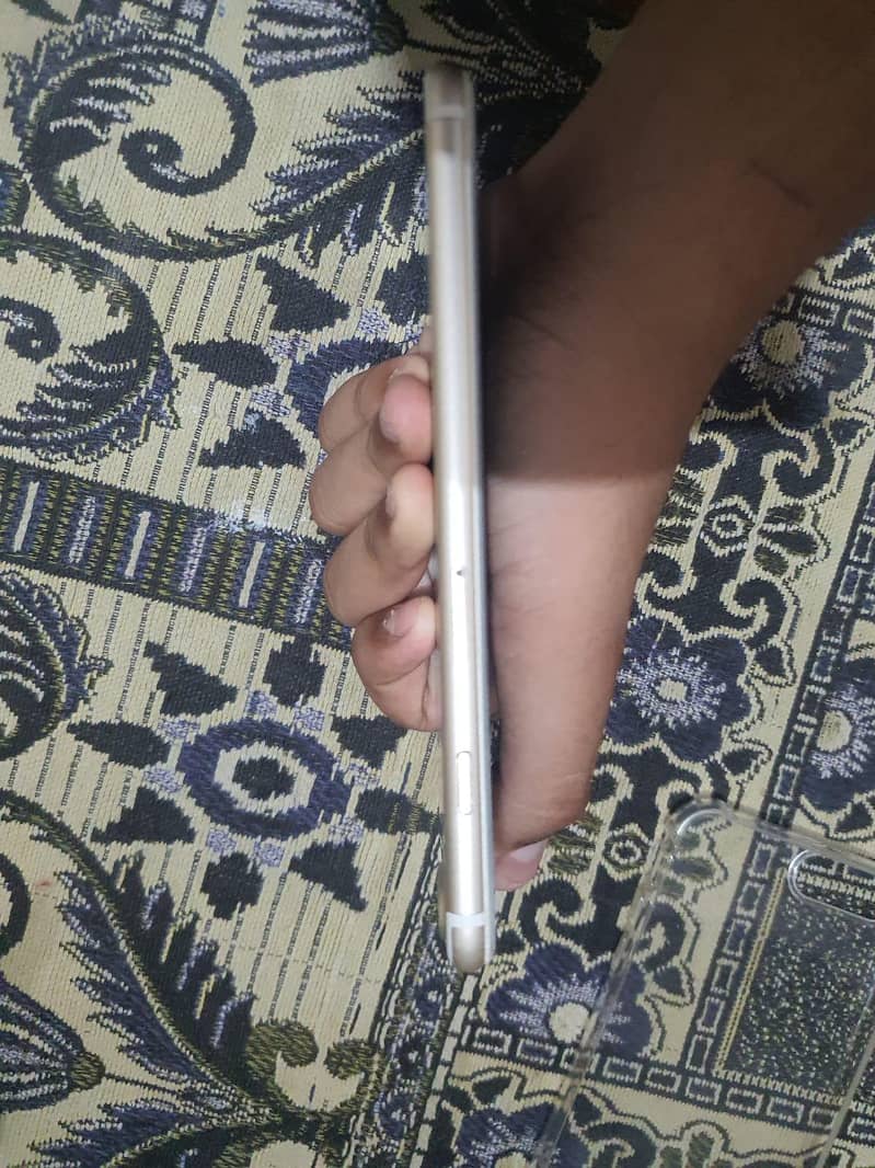 Apple iPhone 7 Plus 6