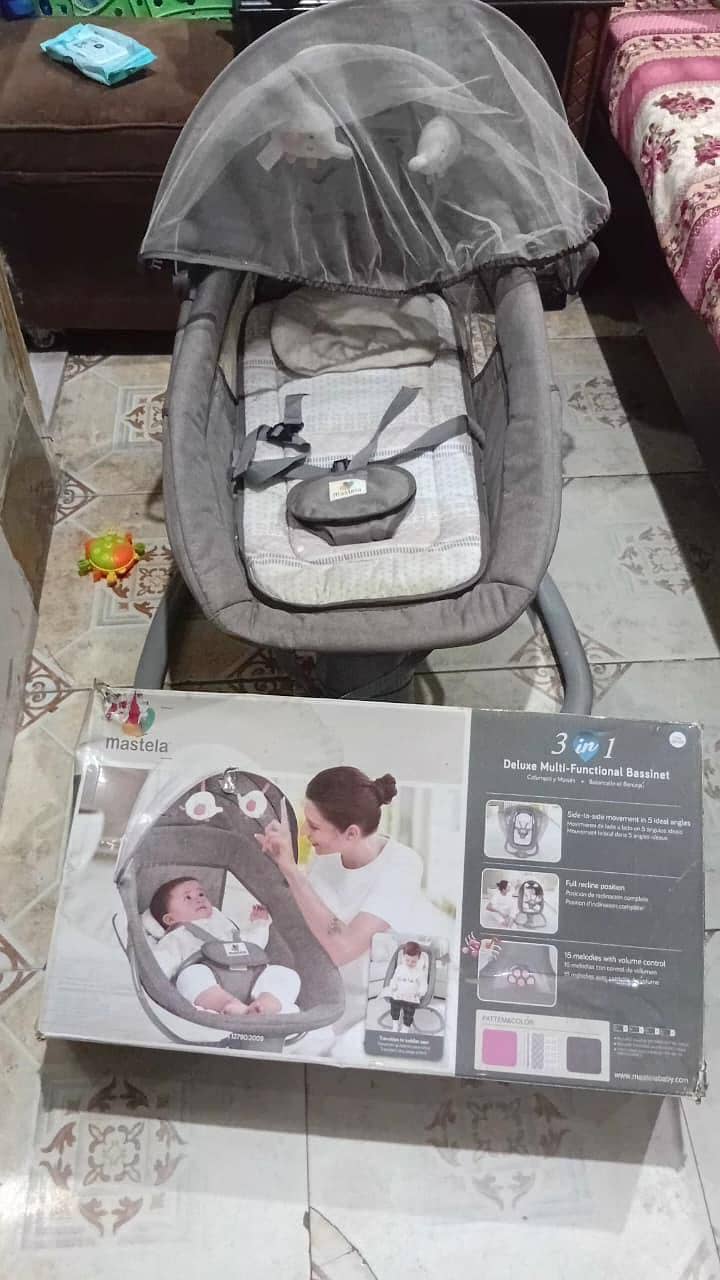 Deluxe multi function bassinet 0