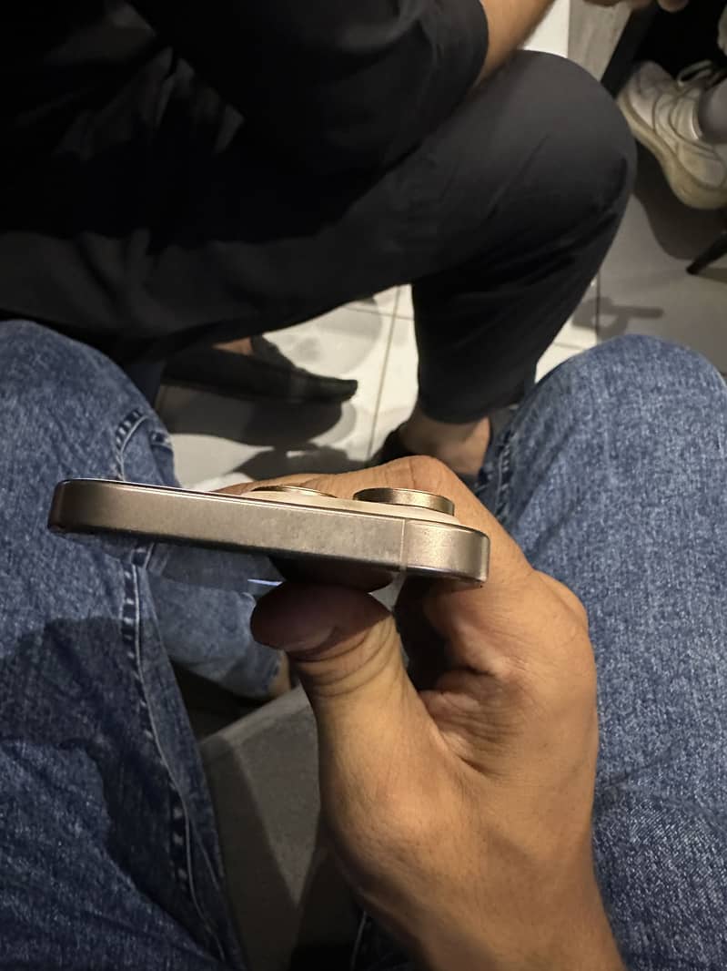 Apple iPhone 16 Pro 6