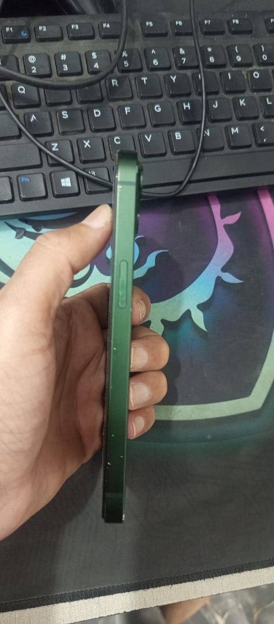 Apple iPhone 13 5