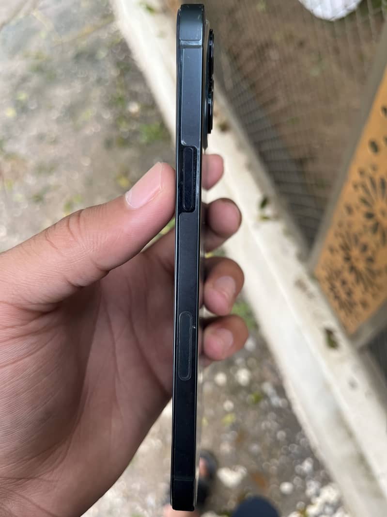 iPhone 12 Pro Max 4